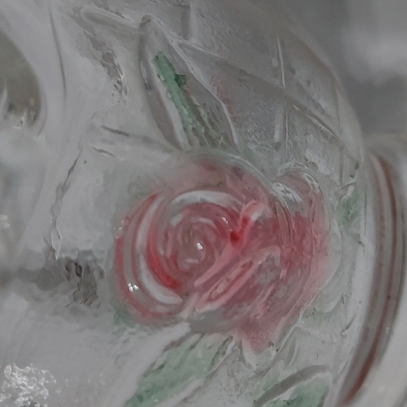 L.E.Smith Glass Basket with Pink Roses and Green leaves. Stamped S.9 inches Hx6W - Picture 7 of 12